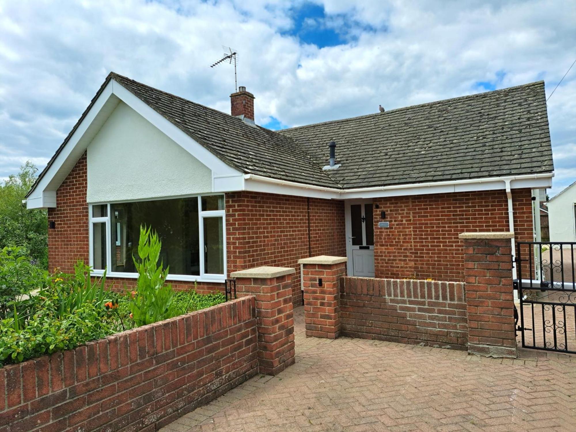 Beautiful 5 Bedroom Bungalow, Sleeps 7, In Calne Exterior photo